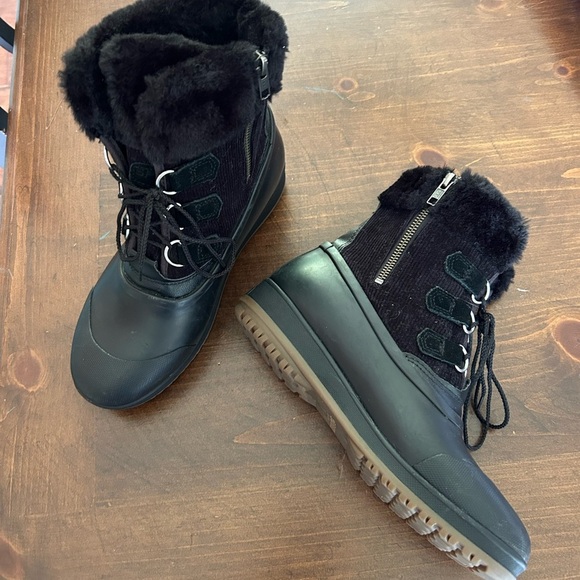SPERRY PACIFICA ALPINE FAUX FUR COLLAR BOOT. Size 8. - Picture 1 of 10